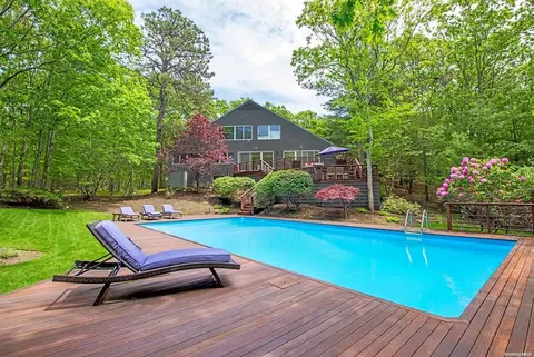 12 S Breeze Dr, East Hampton, NY 11937