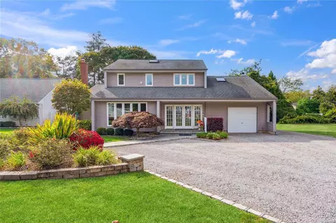 154 Bellevue Rd, Oakdale, NY 11769