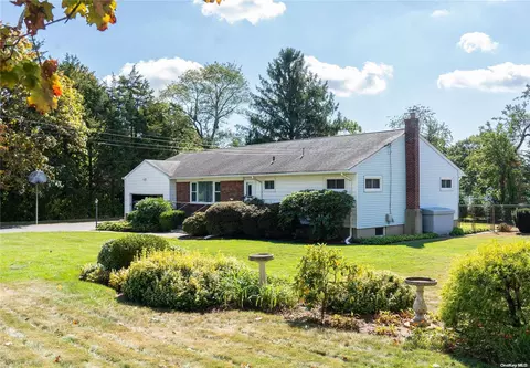 9 Eton St, Melville, NY 11747
