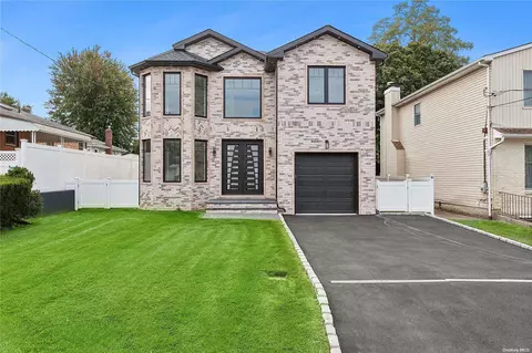 139 Hughes Pl, North Hempstead, NY 11507