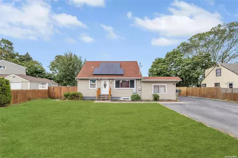 28 E Locust St, Central Islip, NY 11722