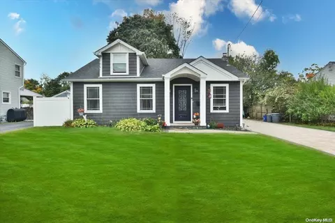 278 17th St, West Babylon, NY 11704