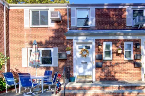 73-14 263rd St #2ND, Glen Oaks, NY 11004