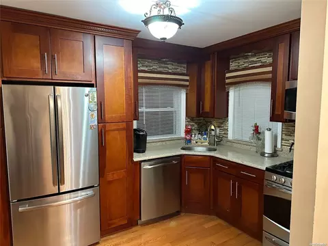 115-39 Parkway Dr, Elmont, NY 11003