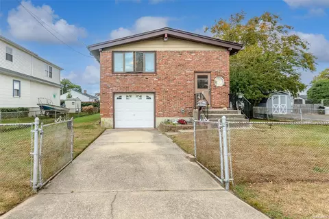 164 Davenport St, Lindenhurst, NY 11757