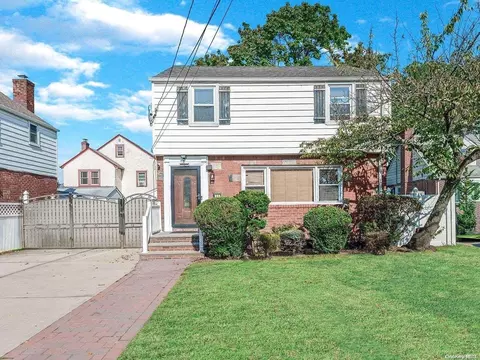 246 Woodfield Rd, West Hempstead, NY 11552