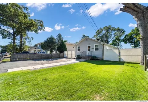 57 Smith St, Amityville, NY 11701