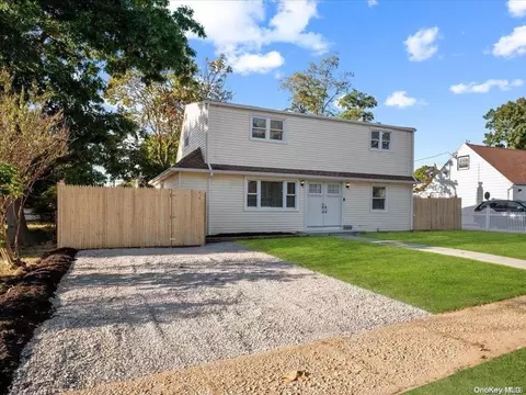 1093 Ditmas Ave, Uniondale, NY 11553