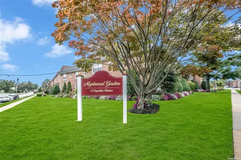 124 S Park Ave #3N, Rockville Centre, NY 11570