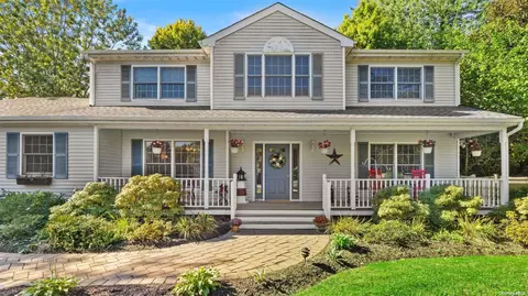 20 Locust Ln, Miller Place, NY 11764