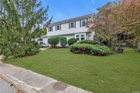 9 4th St, Nesconset, NY 11767