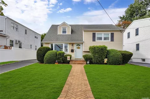 2172 Fir St, Wantagh, NY 11793