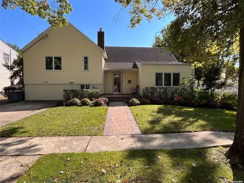 937 Carol Ave, Woodmere, NY 11598