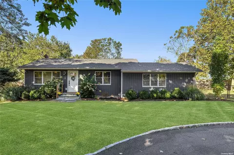 155 Glover St, Southold, NY 11971