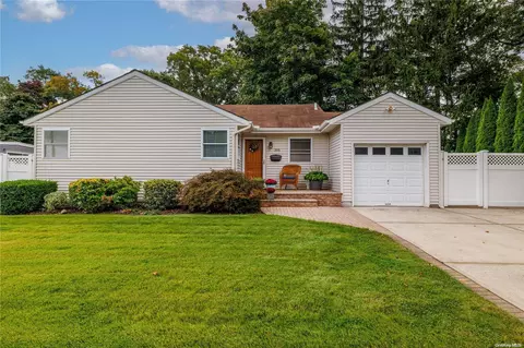366 Briarwood Rd, Massapequa, NY 11758