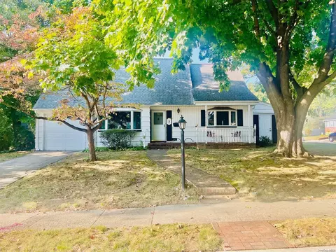 2 Linwood Ave, Farmingdale, NY 11735