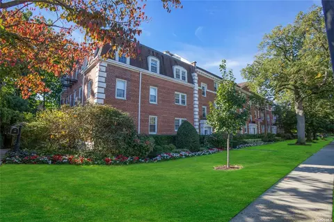 36 Hamilton Pl #B-1, Garden City, NY 11530