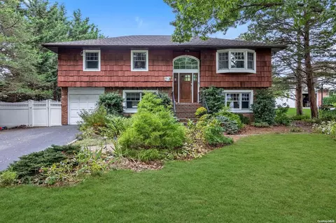 3 Terrace Ct, Northport, NY 11768