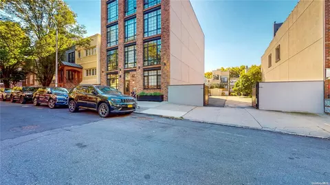 38 Devoe St, New York, NY 11211