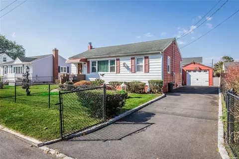 452 Grove Ave, Patchogue, NY 11772