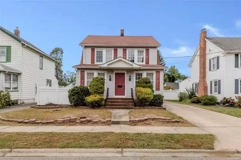 25 Ketewamoke Ave, Babylon, NY 11702