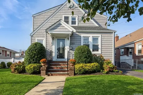 174 Fairfield Ave, North Hempstead, NY 11501