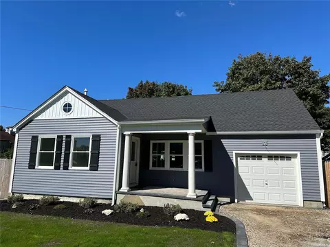1418 7th St, West Babylon, NY 11704