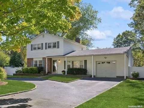 35 Rosedale Ave, Medford, NY 11763