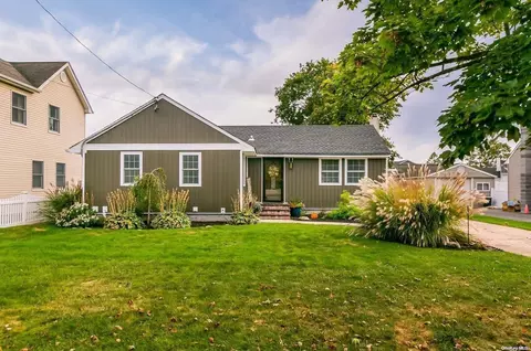 508 Trolley Line Rd, Babylon, NY 11702