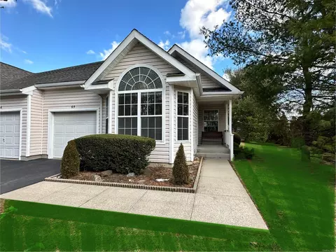 65 Saddle Lakes Dr #65, Riverhead, NY 11901