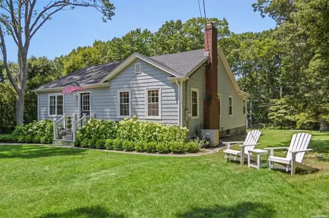 19 Hillside Rd, Stony Brook, NY 11790