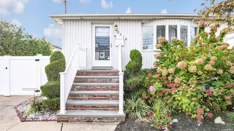 3318 Murdock Ave, Oceanside, NY 11572