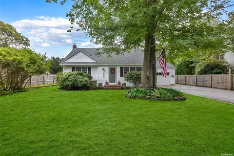273 Oakwood Ave, Bayport, NY 11705