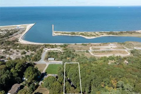 920 Naugles Dr, Mattituck, NY 11952