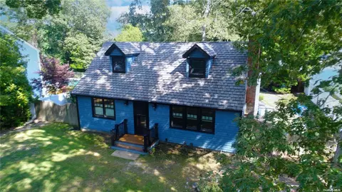 16 Heather Dr, Southampton, NY 11960
