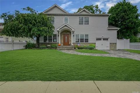 211 N Pine St, Massapequa, NY 11758