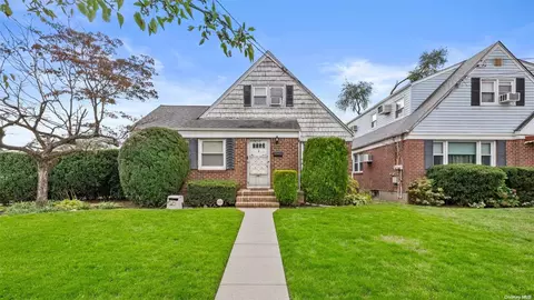 30 Meyer Ave, Valley Stream, NY 11580