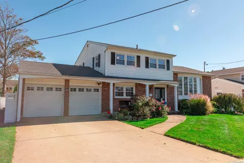 48 Stillwater Ave, Massapequa, NY 11758