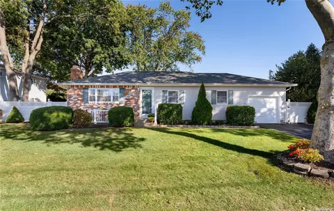 209 Nina St, Holbrook, NY 11741