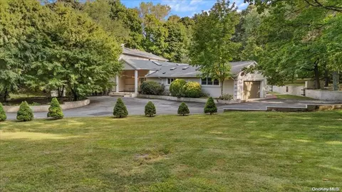 6820 N Hempstead Tpke, Oyster Bay, NY 11771