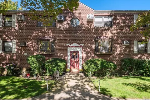 86-17 Shore Pkwy #1, New York, NY 11414