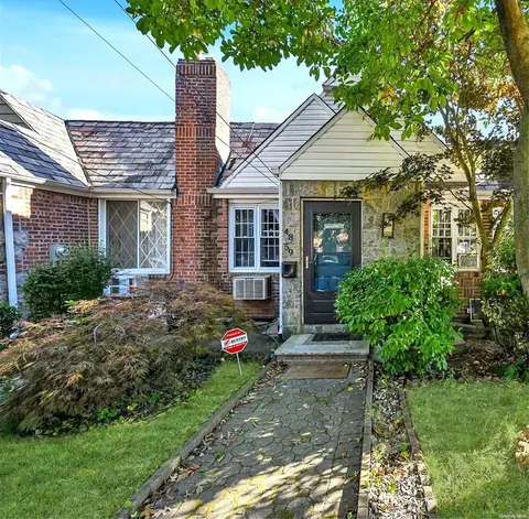 48-59 207 St, Oakland Gardens, NY 11364