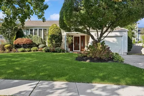 1959 Edward Ln, Merrick, NY 11566