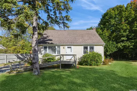 471 Peconic St, Ronkonkoma, NY 11779
