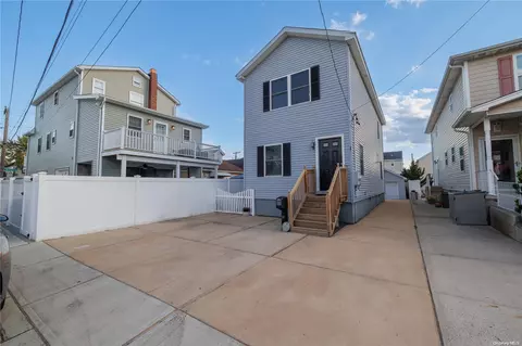 1 W Martin St, East Rockaway, NY 11518