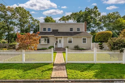 23 Leonard Pl, Amityville, NY 11701