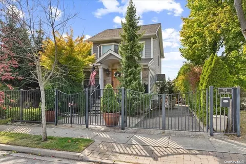 704 Sunrise Ave, Bellmore, NY 11710