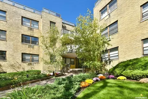 5 Schenck Ave #3B, North Hempstead, NY 11021