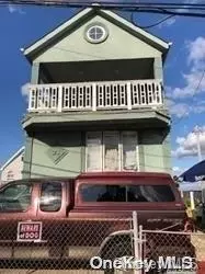 21 Van Brunt Rd, New York, NY 11693