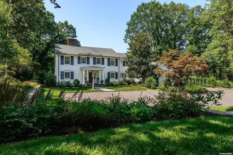 1380 Ridge Rd, Syosset, NY 11791